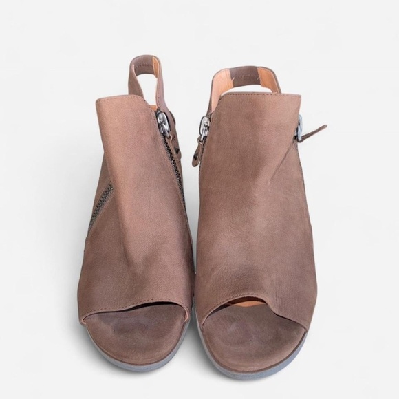 Kenneth Cole Brown Block Heel Shoes - Picture 1 of 6